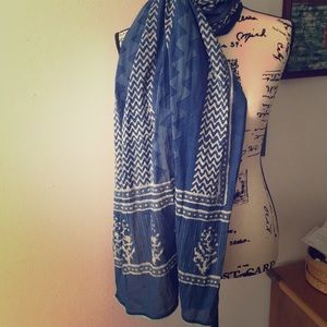 Gorgeous silk scarf NWOT